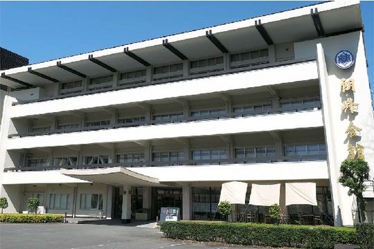 池上本門寺表参道入口／朗峰会館