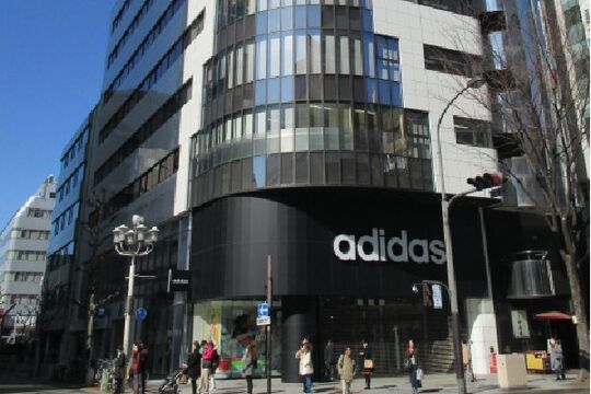 スギビル3Fラウンジコーナー