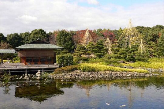 白鳥庭園