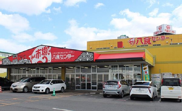 自慢の飲食店をはじめ、 バラエティ豊かな約60店舗。